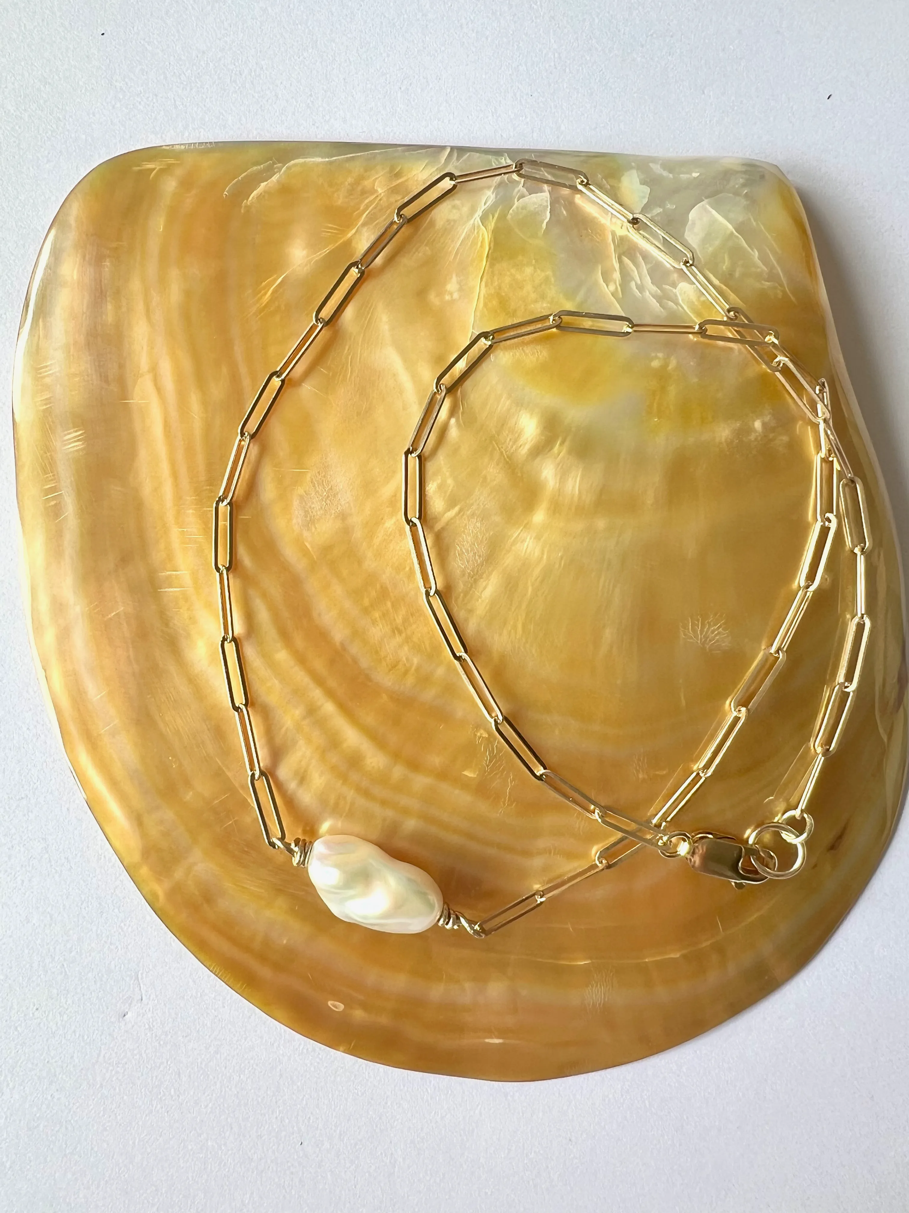 9ct Yellow Gold Paperclip chain with single freshwater Keshi pearl